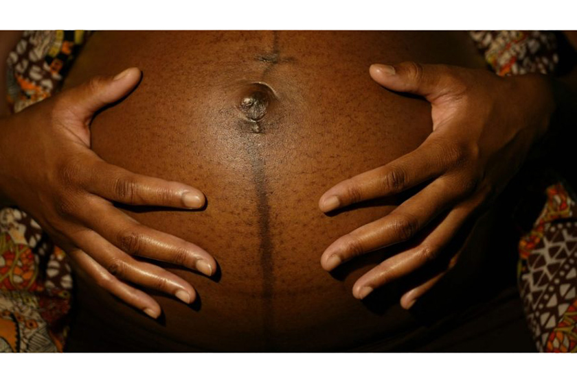 Abuso físico-verbal y discriminación sufren mujeres jóvenes y con menos formación durante el parto