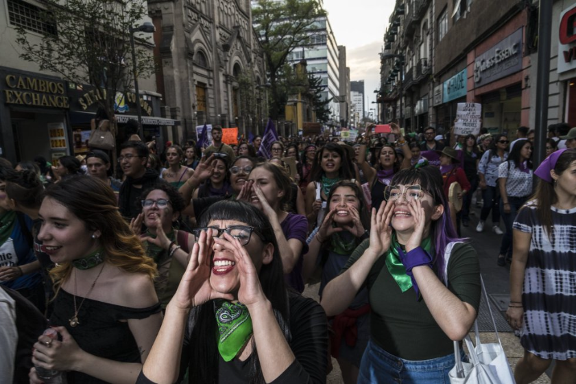 “Las mujeres no son fábricas de bebés”: la demografía como herramienta política desata ansiedad: ONU