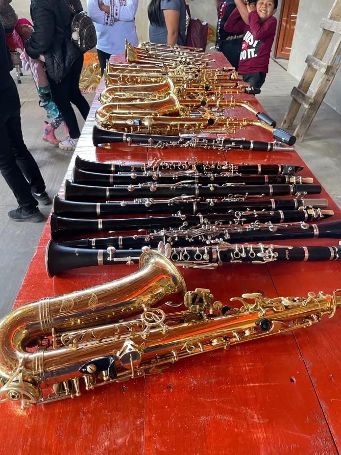 Parte del instrumental de la Banda Femenil Regional «Mujeres del Viento Florido». Foto: Paulina Ríos.